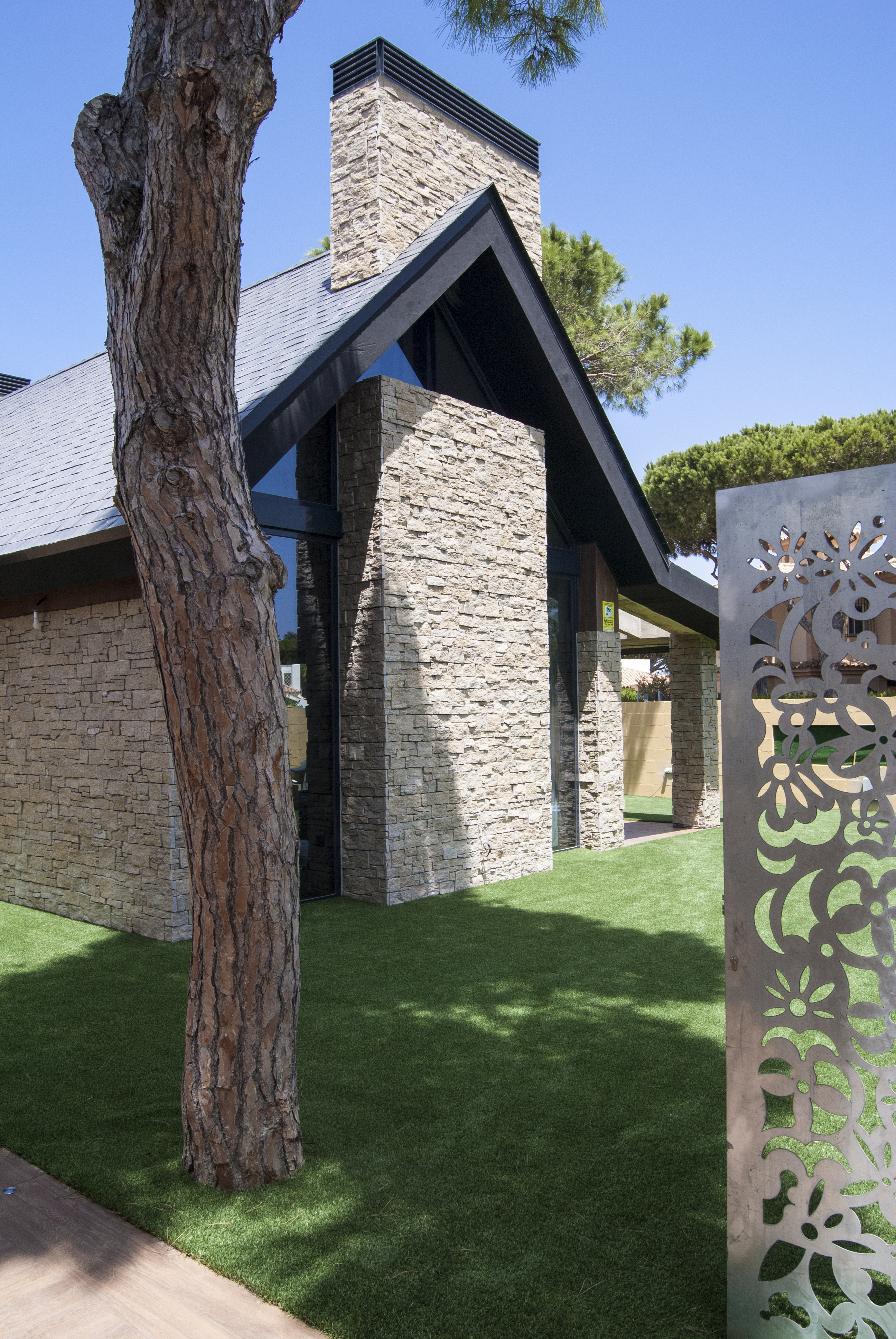 Exterior 01
