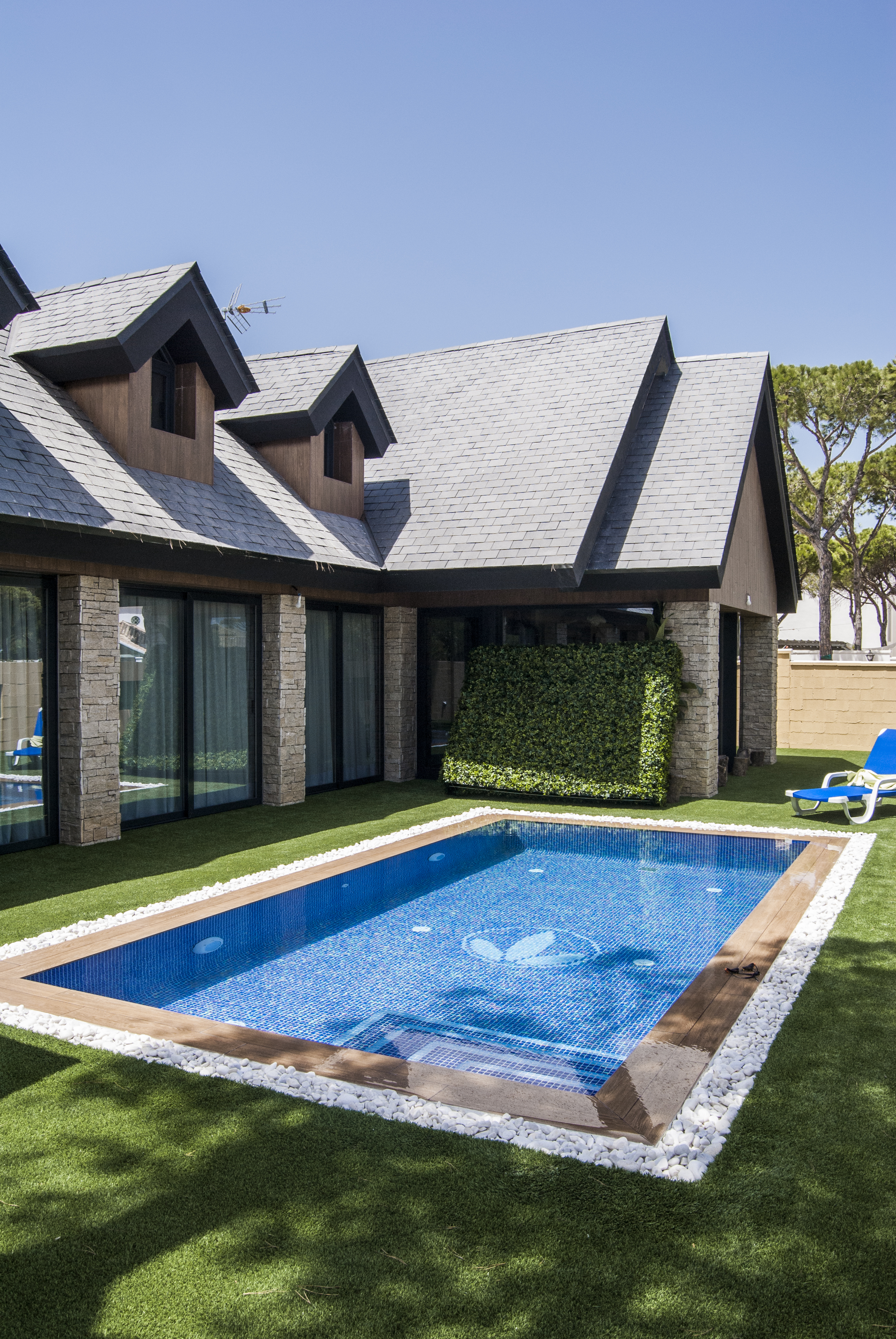 Exterior 02